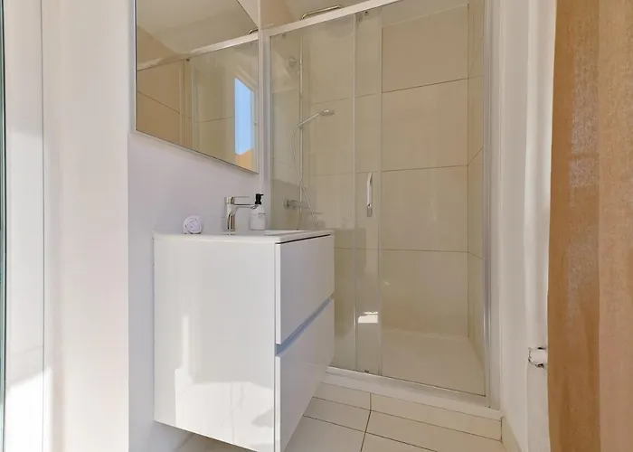 Renove Hyper Centre- * Ajaccio (Corsica)