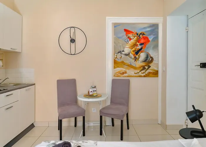 Renove Hyper Centre- * Ajaccio (Corsica)